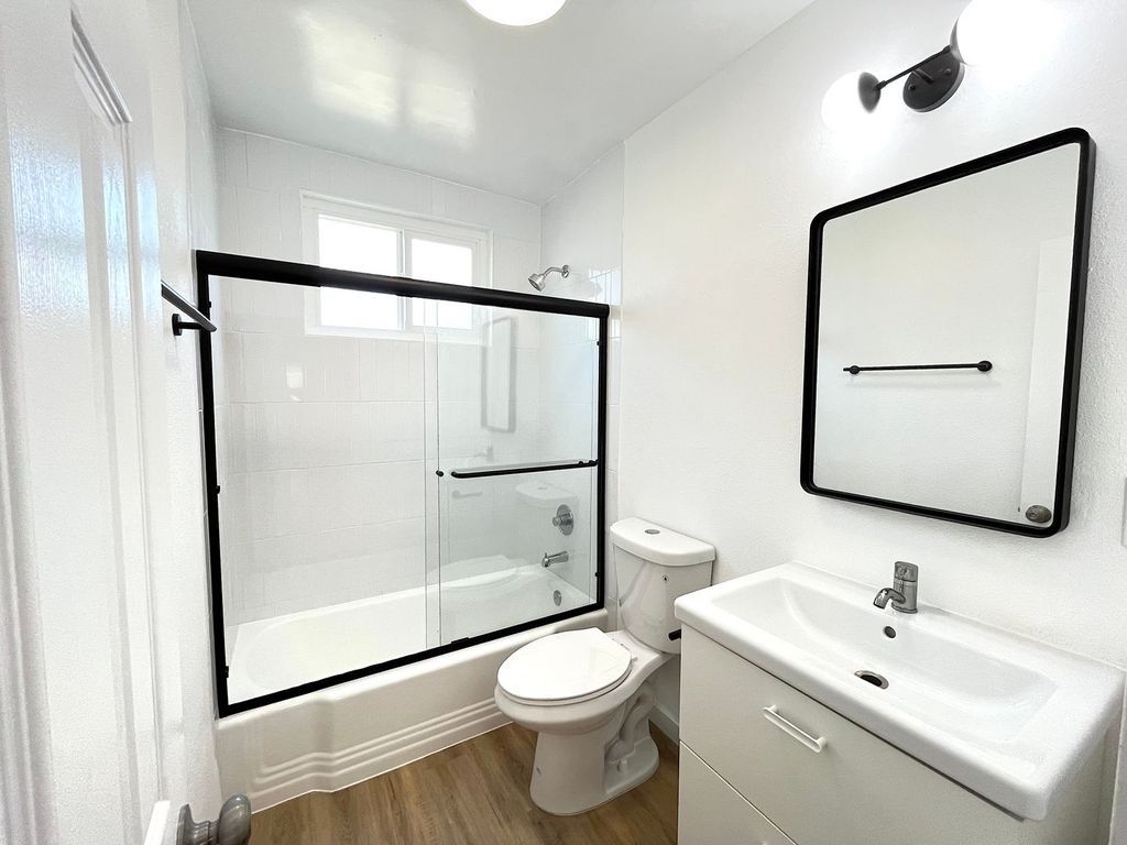 237 N Catalina Street, Los Angeles, CA 90004